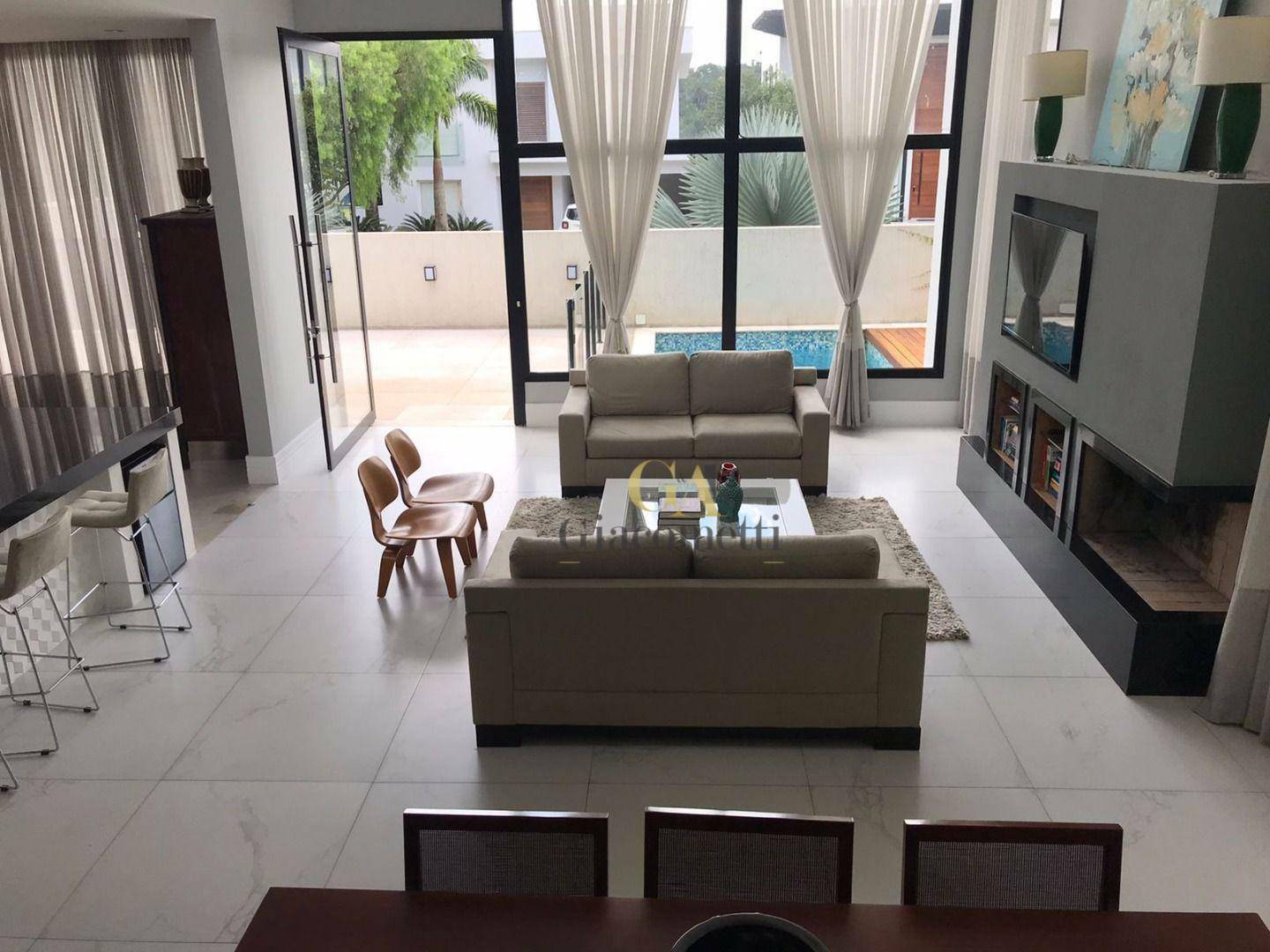 Casa de Condomínio para alugar com 4 quartos, 310m² - Foto 3