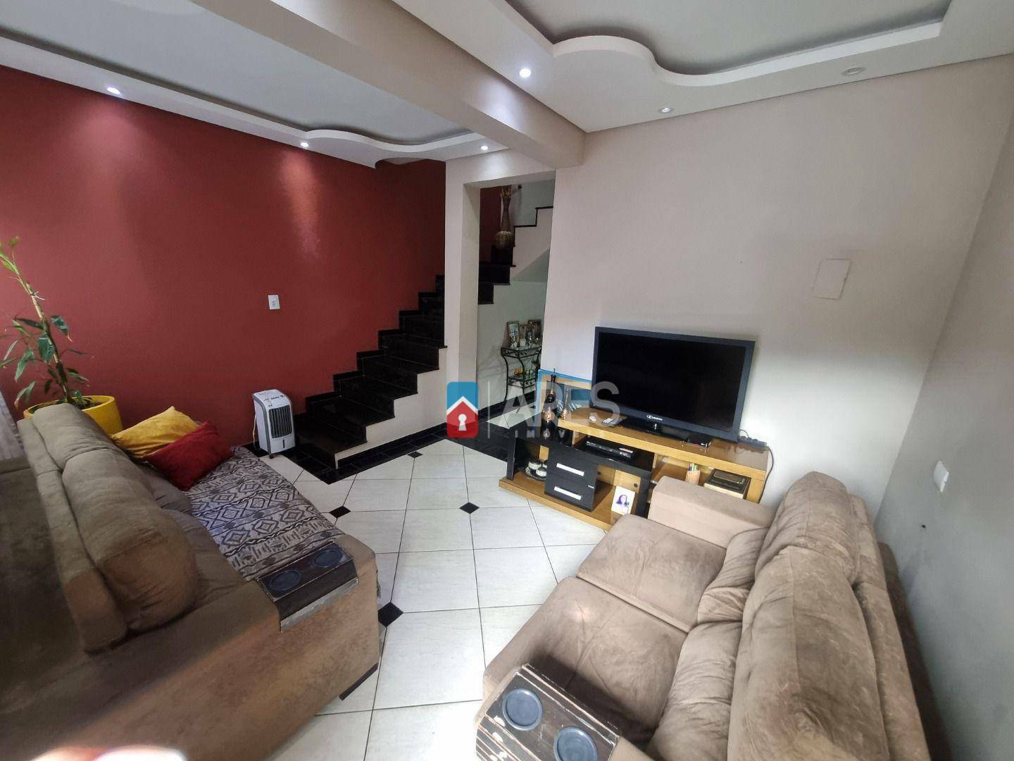 Casa à venda com 4 quartos, 135m² - Foto 1