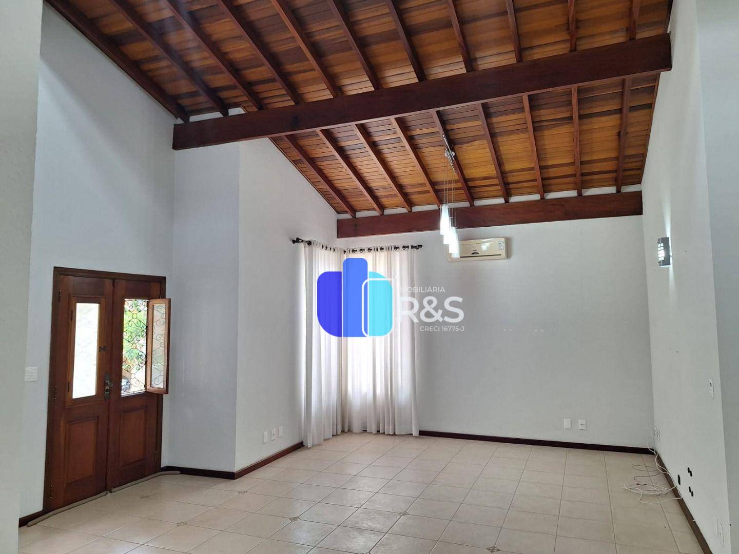 Casa de Condomínio à venda e aluguel com 3 quartos, 263m² - Foto 1