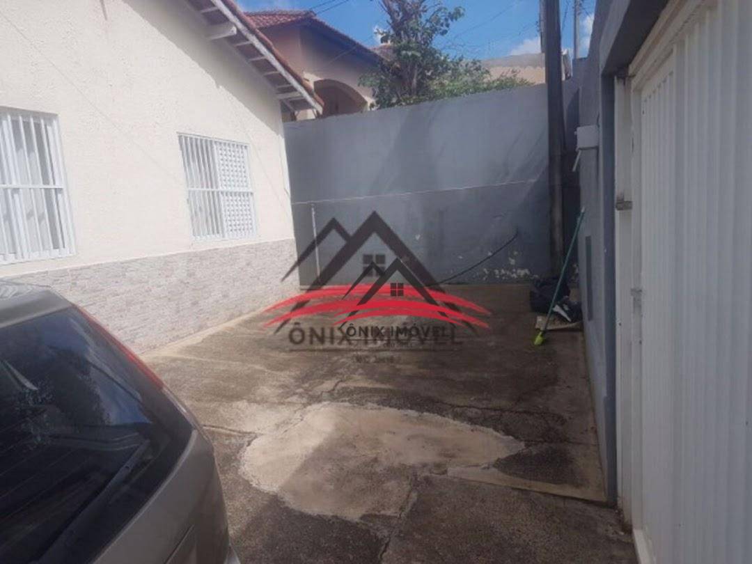 Casa à venda com 3 quartos, 133m² - Foto 1