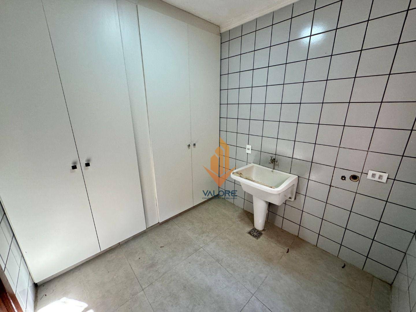 Casa à venda com 3 quartos, 271m² - Foto 18