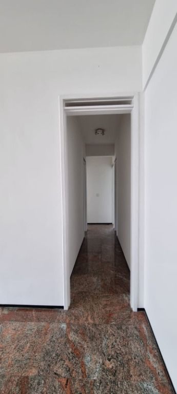 Apartamento à venda com 3 quartos, 133m² - Foto 3