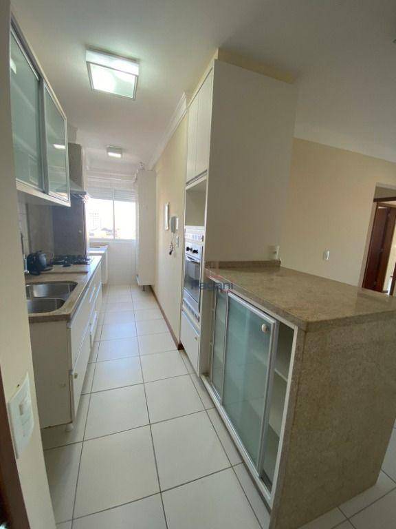 Apartamento à venda com 2 quartos, 75m² - Foto 2