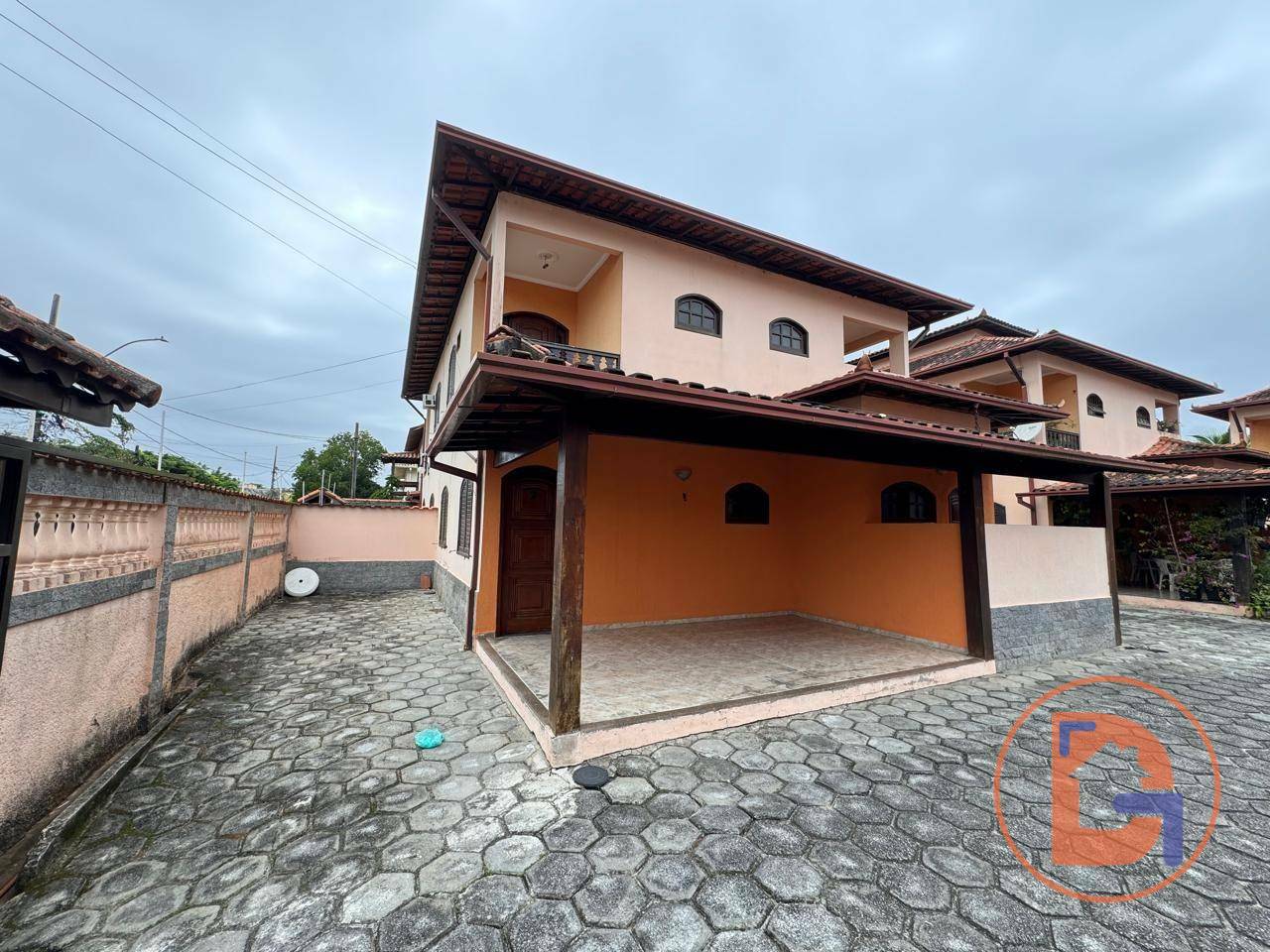 Casa à venda com 3 quartos, 115m² - Foto 1