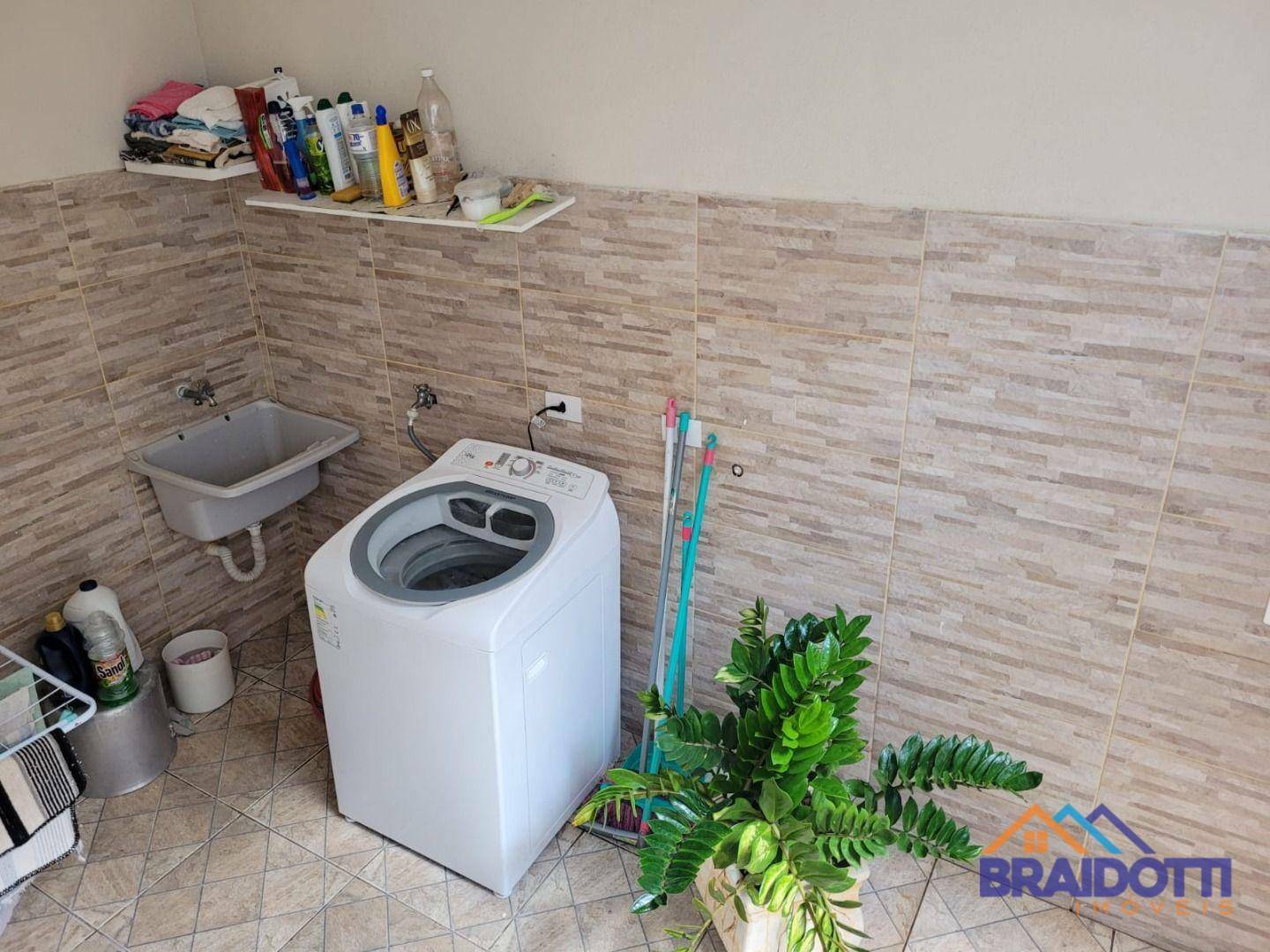 Casa à venda e aluguel com 3 quartos, 220m² - Foto 9