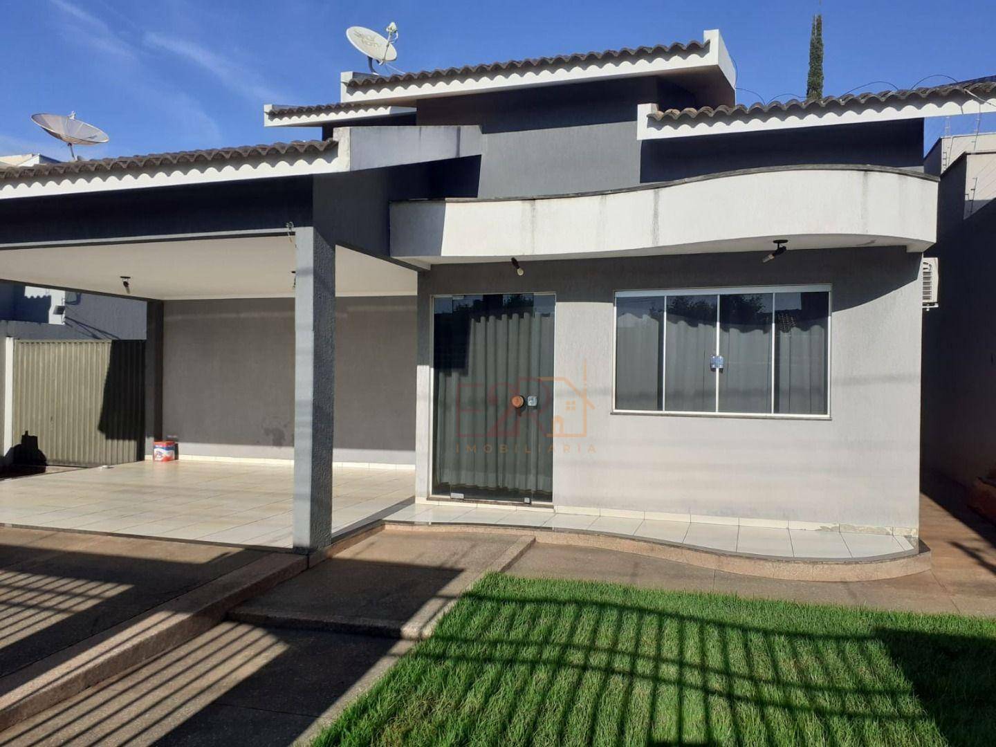 Casa à venda com 3 quartos, 320m² - Foto 1