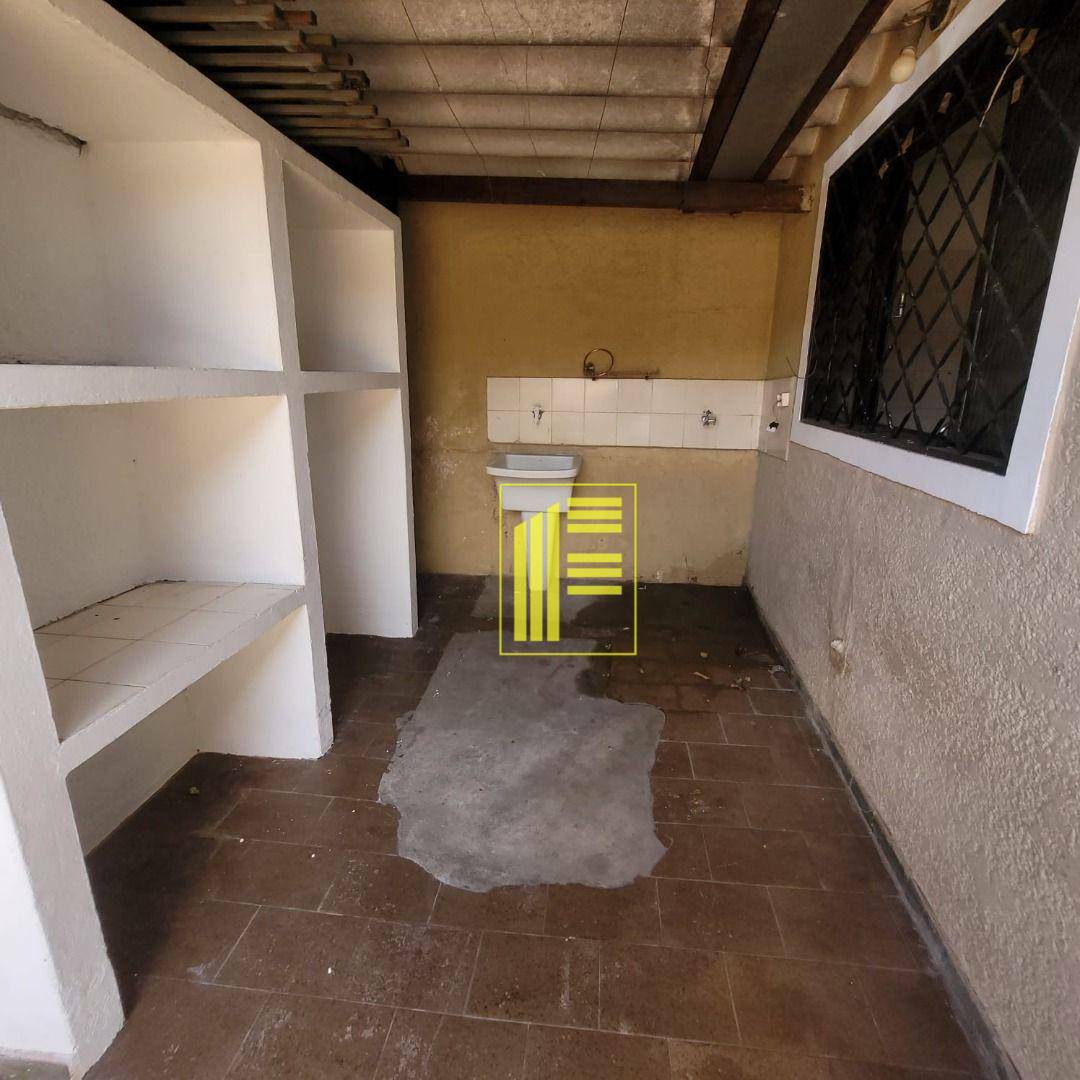 Casa para alugar com 2 quartos, 70m² - Foto 4
