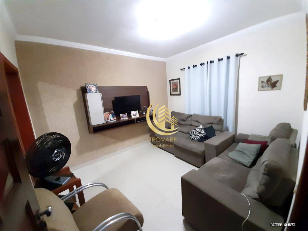 Casa à venda com 3 quartos, 100m² - Foto 1