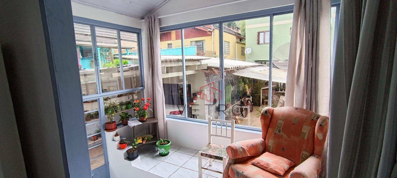 Casa à venda com 5 quartos, 140m² - Foto 3