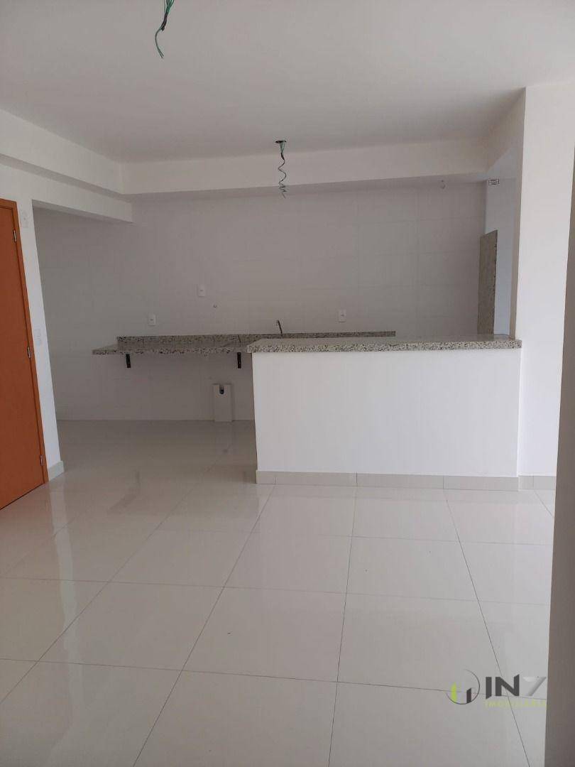 Apartamento à venda com 2 quartos, 83m² - Foto 2