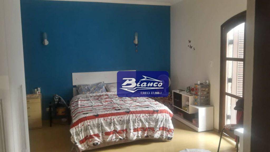 Sobrado à venda com 3 quartos, 240m² - Foto 1