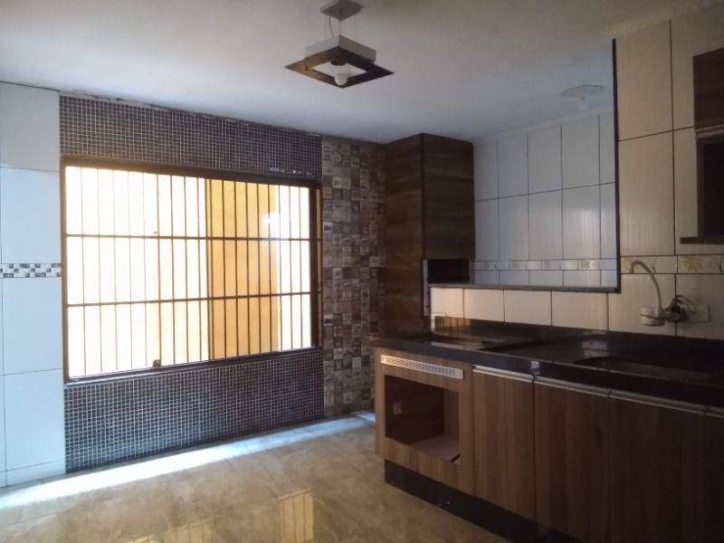 Sobrado à venda com 3 quartos, 200m² - Foto 2