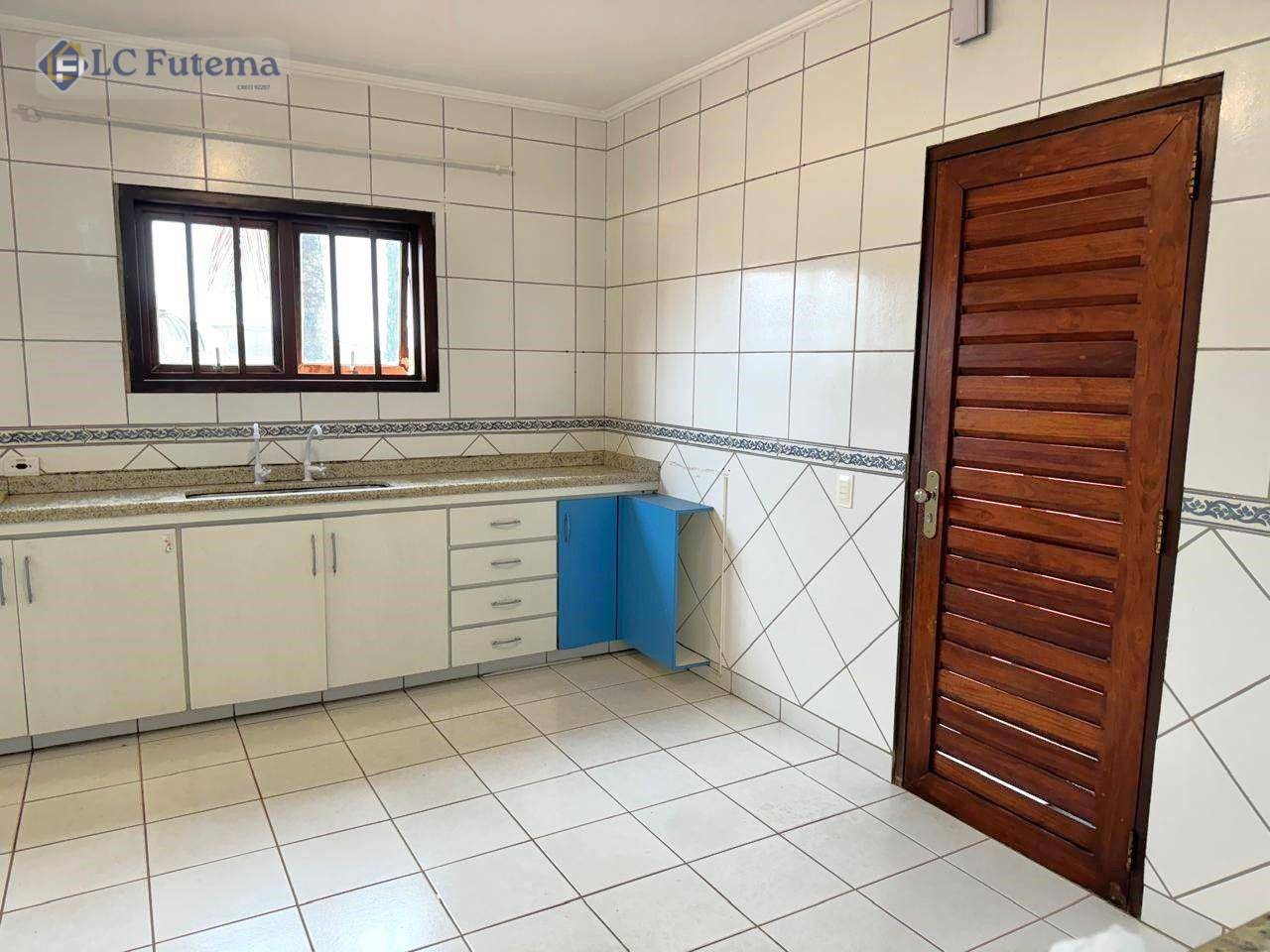 Casa de Condomínio para alugar com 3 quartos, 220m² - Foto 19