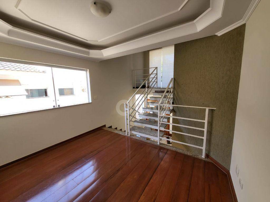 Casa de Condomínio para alugar com 4 quartos, 258m² - Foto 18