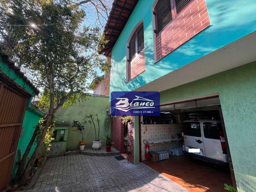 Casa à venda com 3 quartos, 317m² - Foto 2