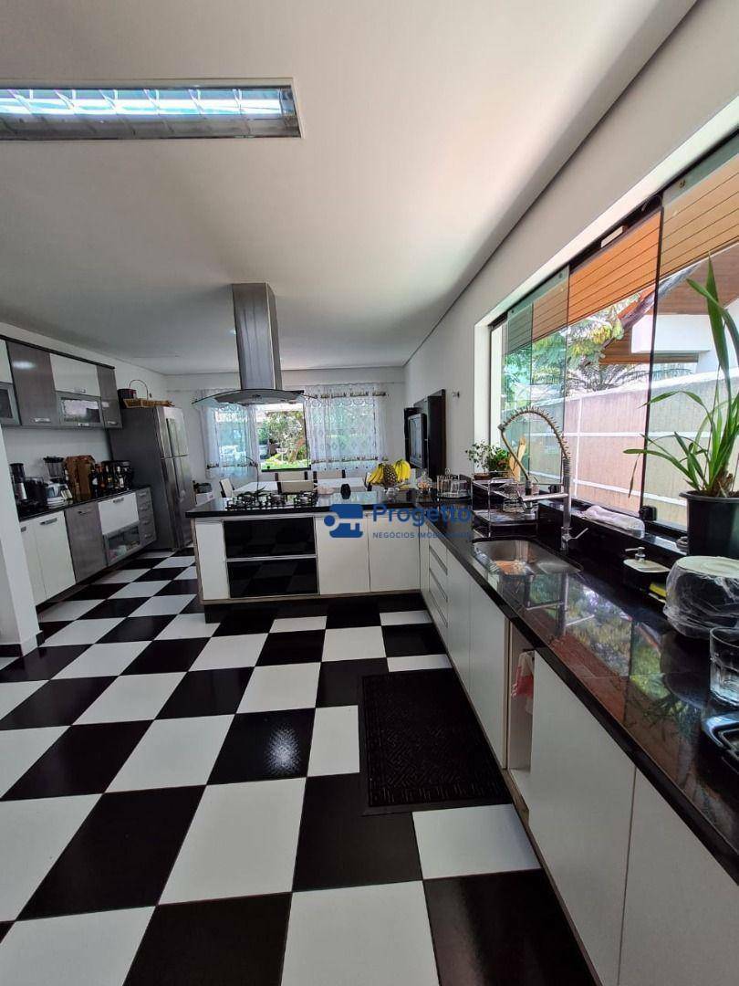 Casa de Condomínio à venda com 6 quartos, 238m² - Foto 32