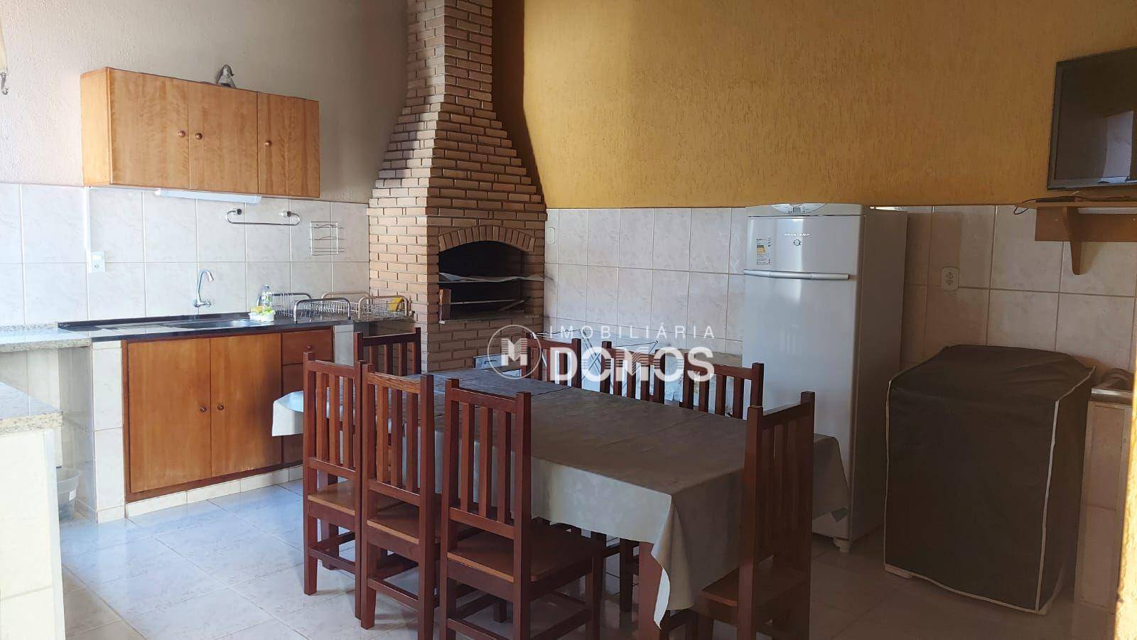 Casa à venda com 2 quartos, 130m² - Foto 1