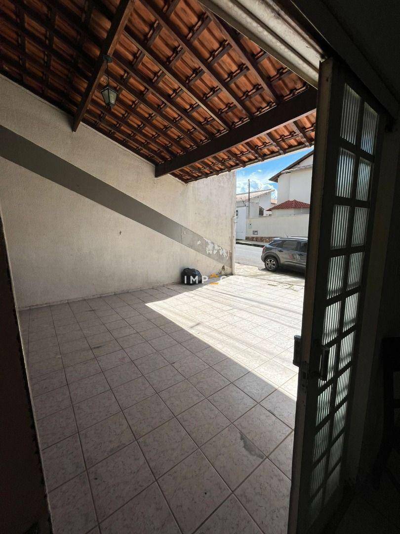 Casa à venda com 3 quartos, 250m² - Foto 5