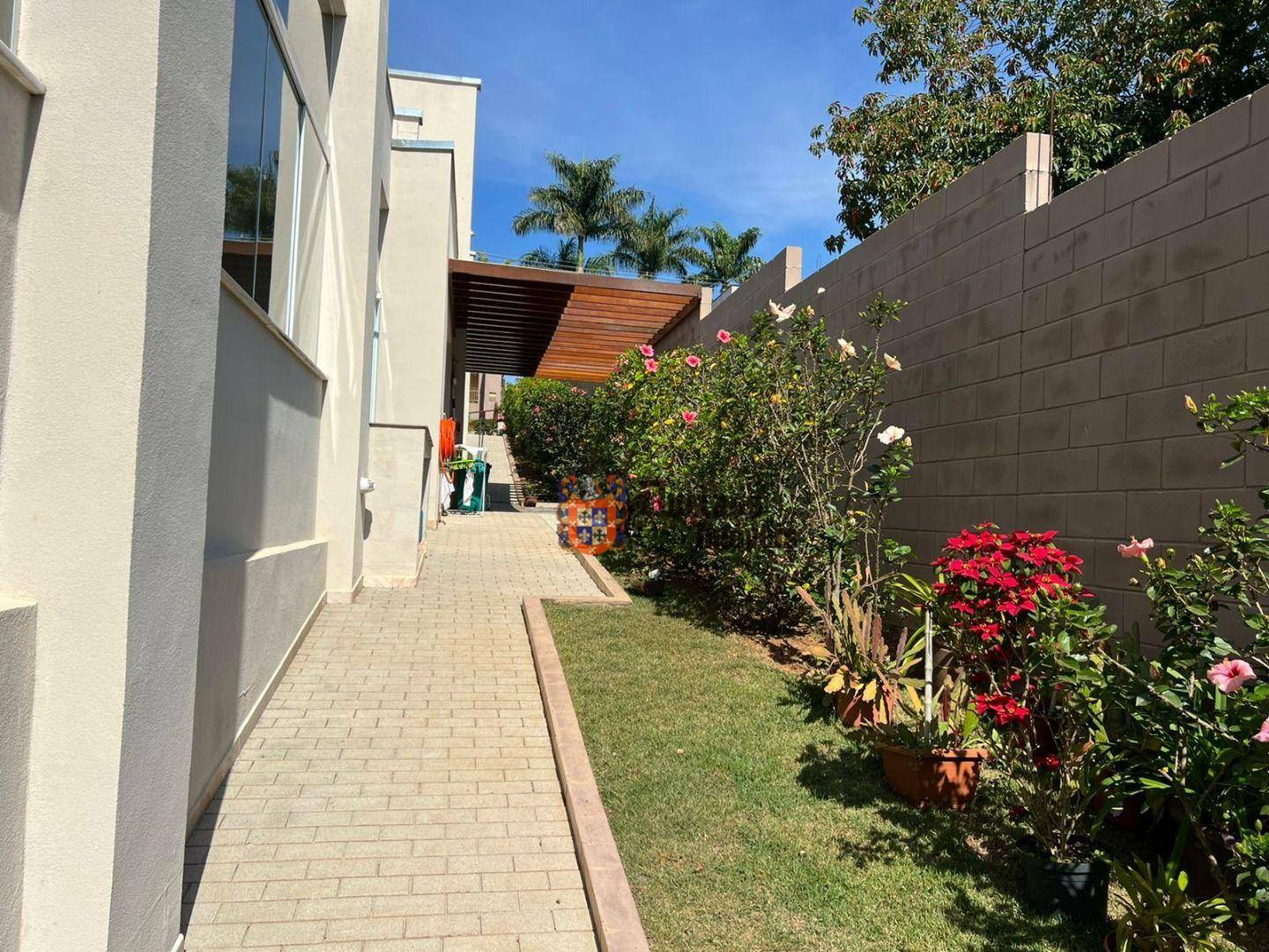 Casa de Condomínio à venda com 4 quartos, 560m² - Foto 4