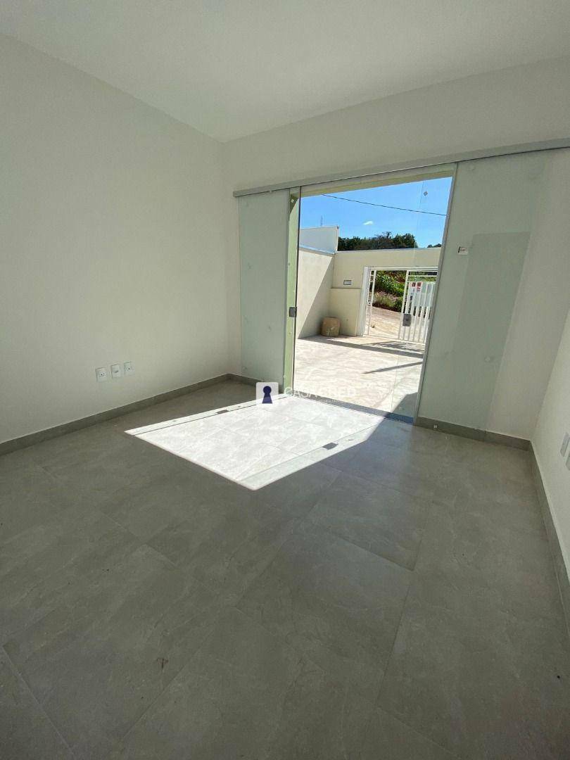 Casa à venda com 3 quartos, 88m² - Foto 4