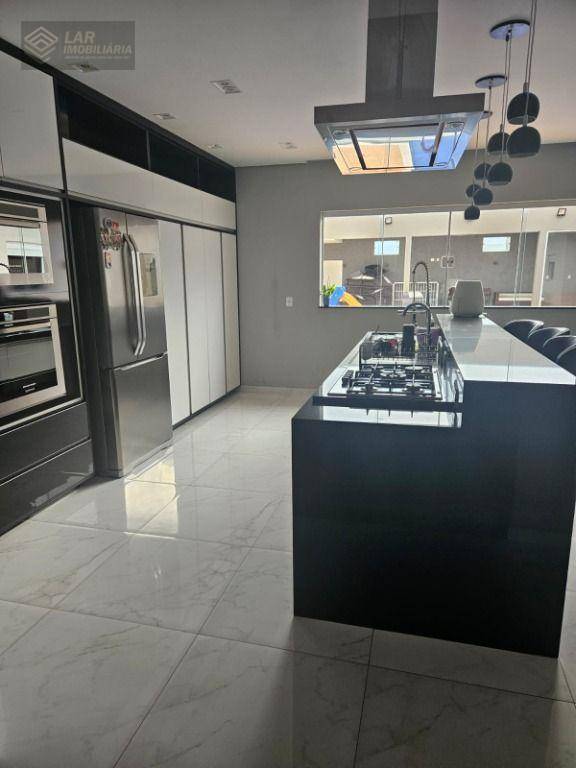Casa de Condomínio para alugar com 4 quartos, 500m² - Foto 32