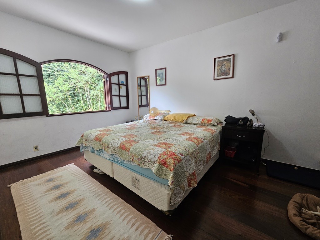Casa à venda com 3 quartos, 200m² - Foto 26