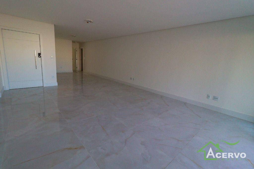 Apartamento à venda com 4 quartos, 225m² - Foto 7