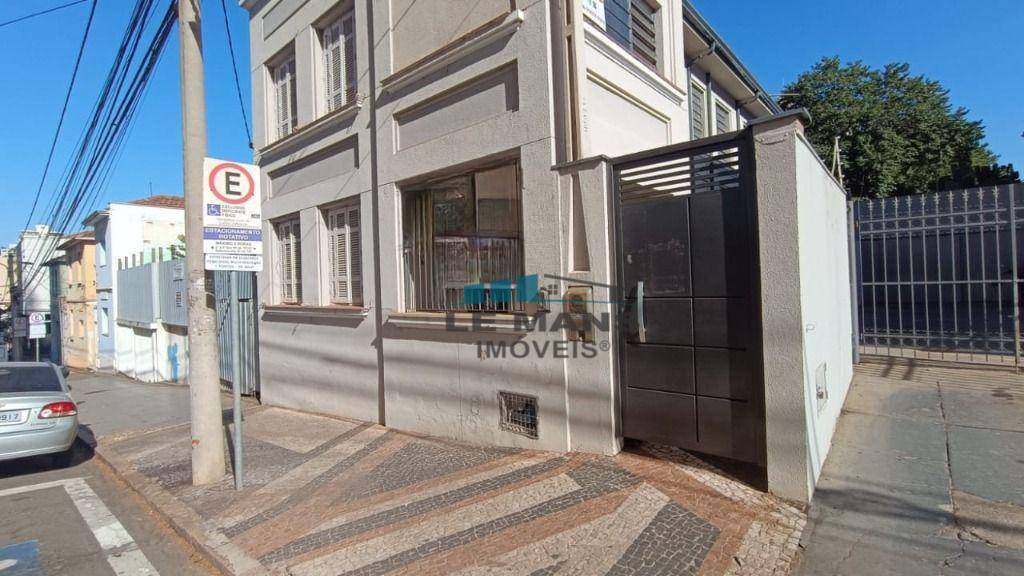 Casa para alugar com 3 quartos, 218m² - Foto 1