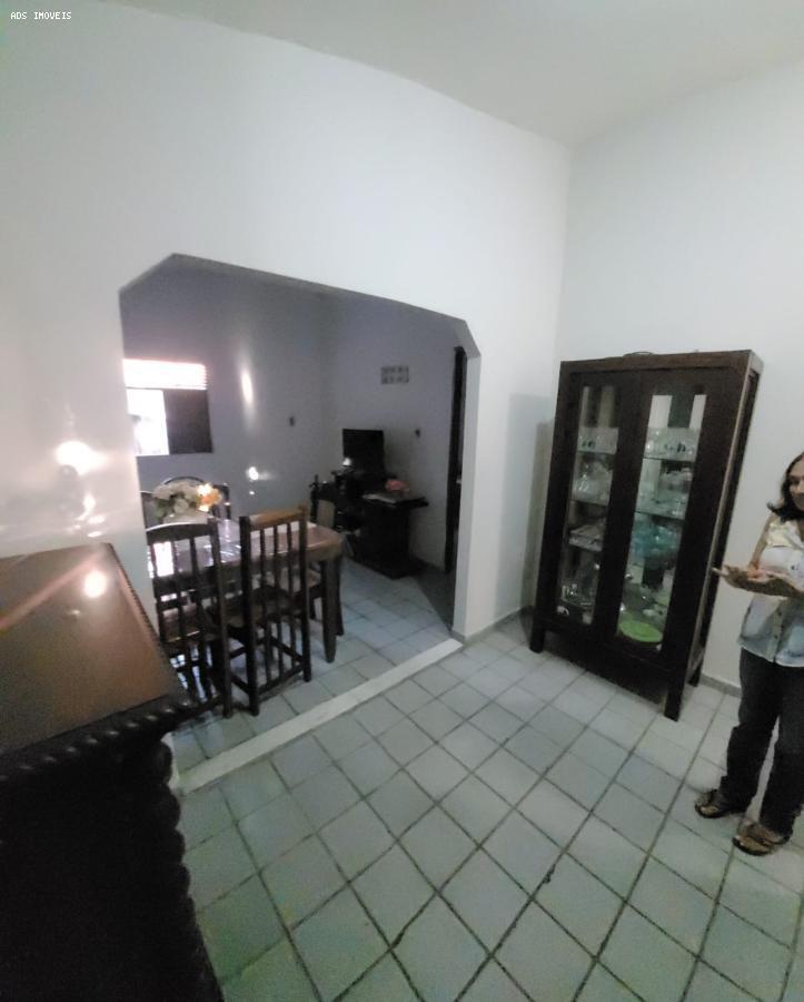 Casa à venda com 2 quartos, 200m² - Foto 15