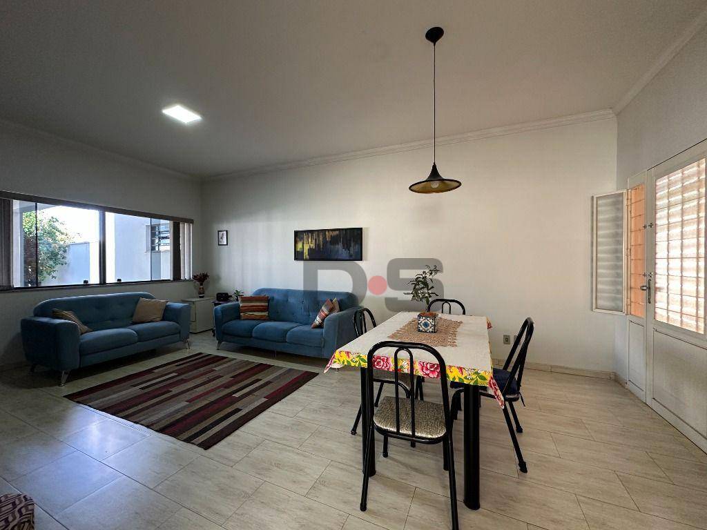 Casa, 3 quartos, 205 m² - Foto 2