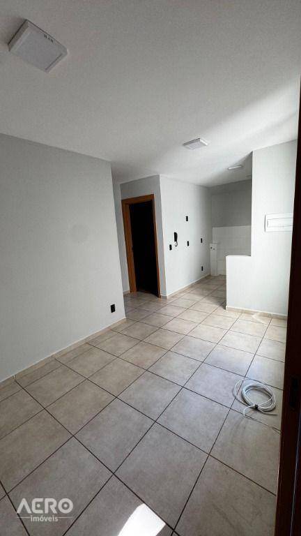 Apartamento à venda com 2 quartos, 42m² - Foto 24