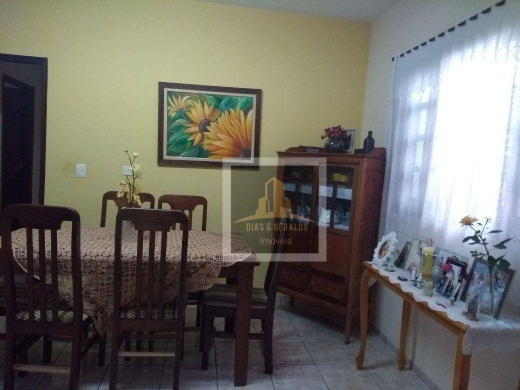 Casa à venda com 3 quartos, 220m² - Foto 6