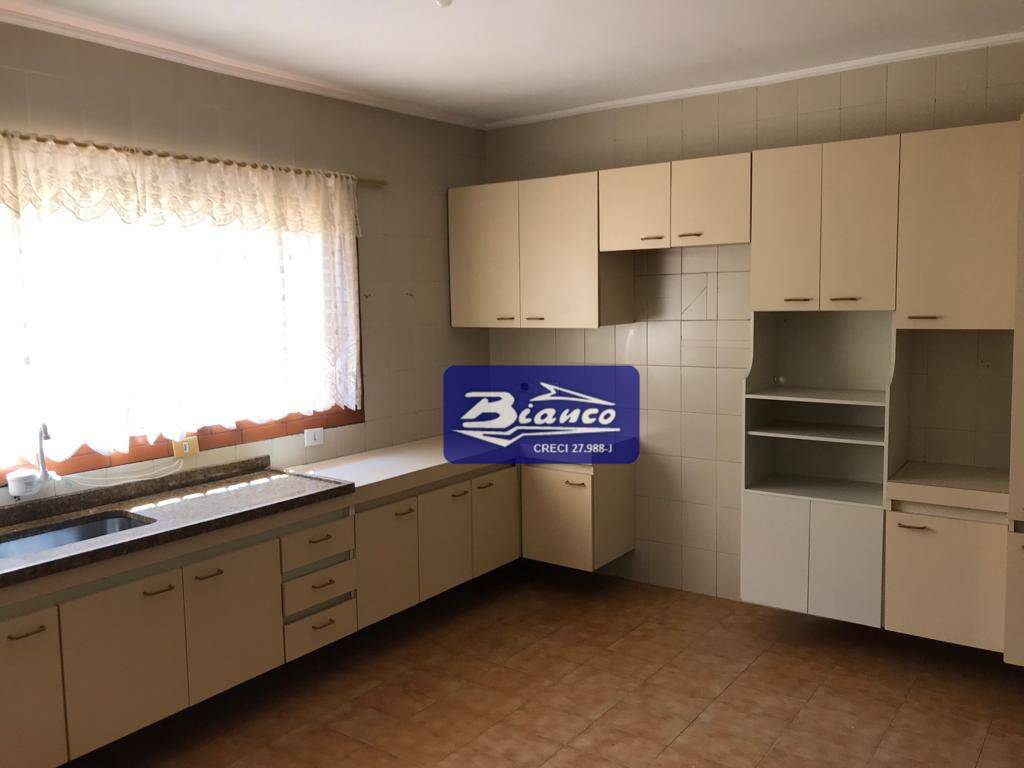 Casa à venda e aluguel com 2 quartos, 196m² - Foto 9