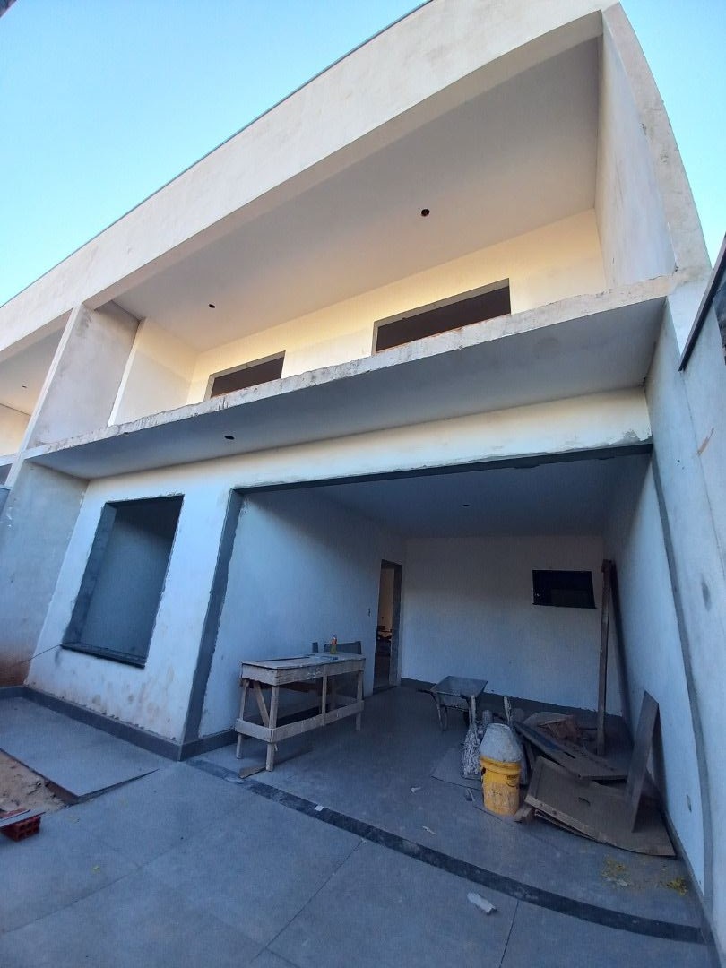 Sobrado para alugar com 3 quartos, 200m² - Foto 1