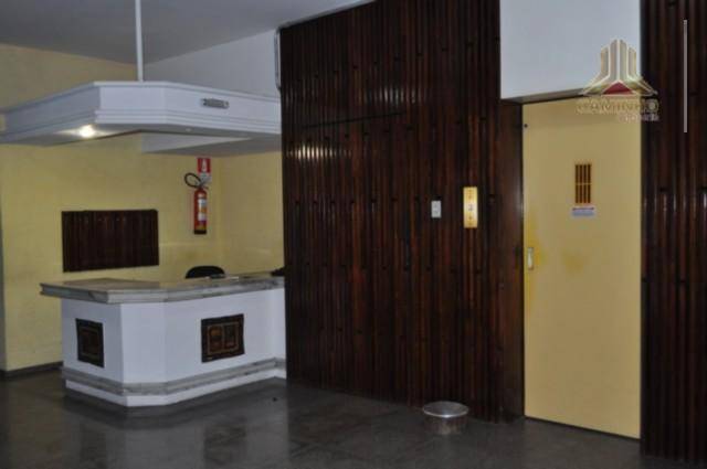 Apartamento à venda com 3 quartos, 221m² - Foto 4