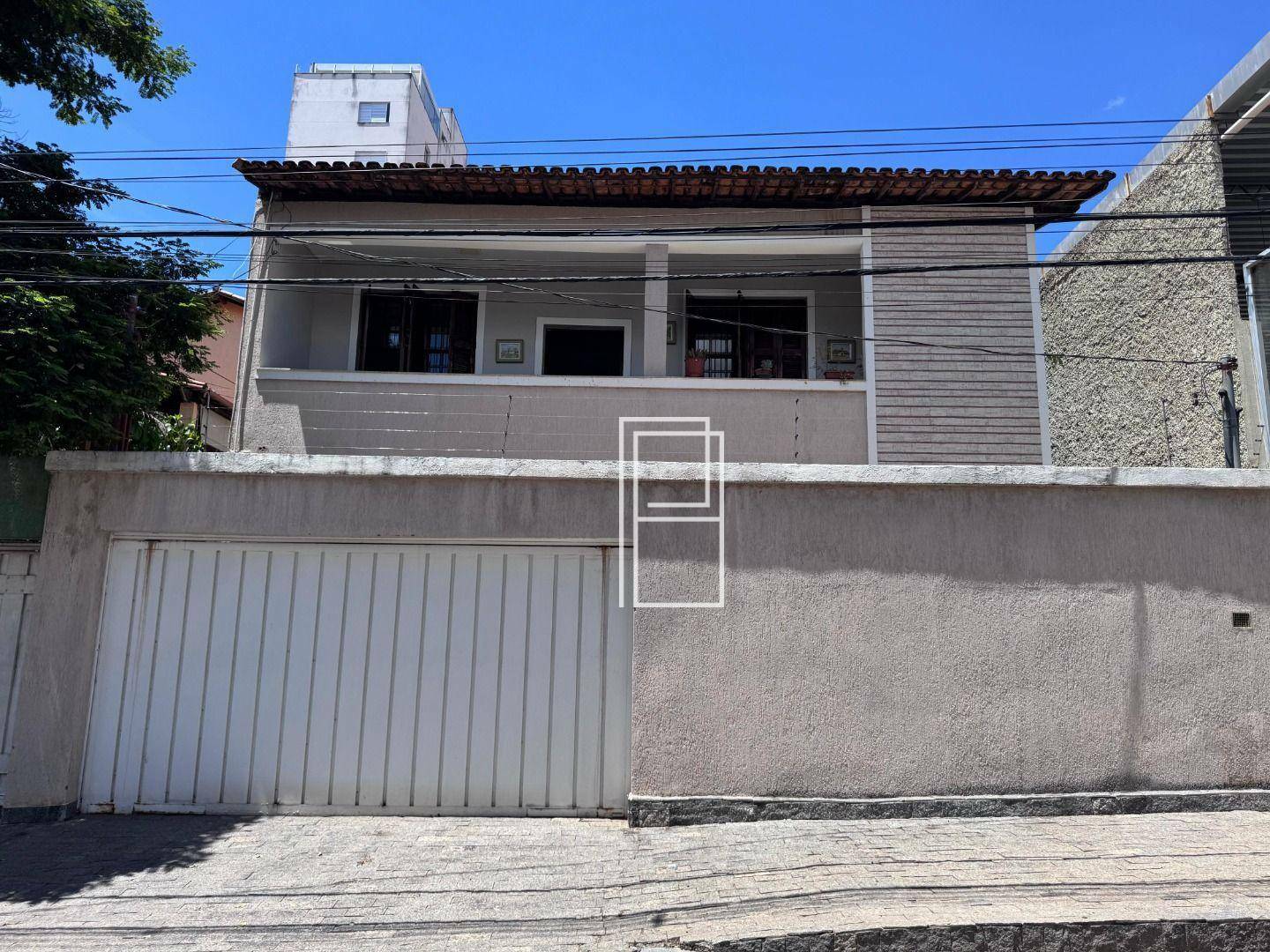 Casa à venda com 5 quartos, 280m² - Foto 1