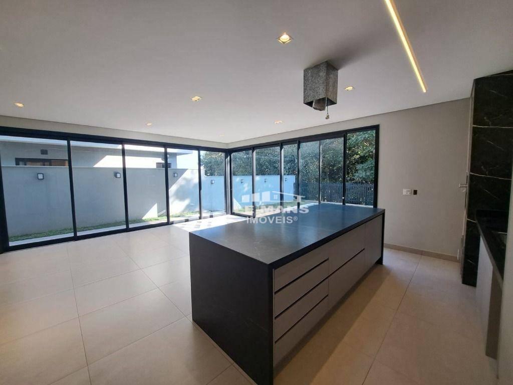 Casa de Condomínio à venda e aluguel com 4 quartos, 330m² - Foto 17