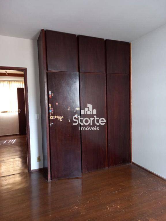 Apartamento à venda com 3 quartos, 142m² - Foto 4