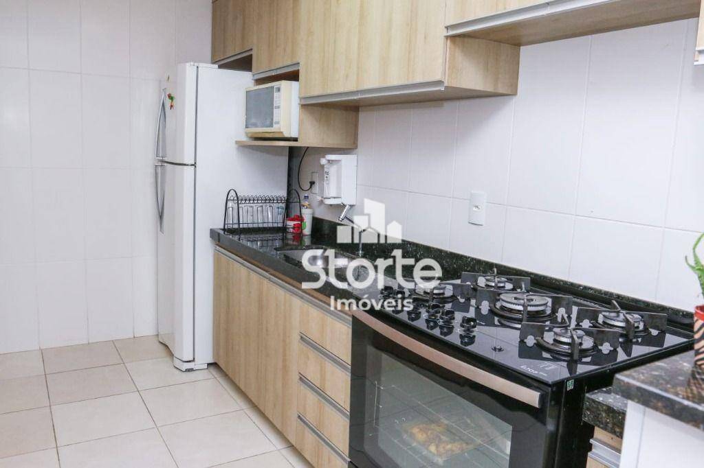 Apartamento à venda com 2 quartos, 77m² - Foto 4