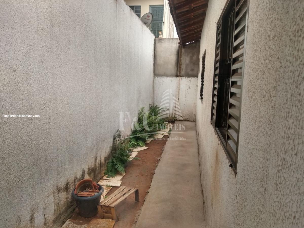 Casa à venda com 3 quartos, 168m² - Foto 14