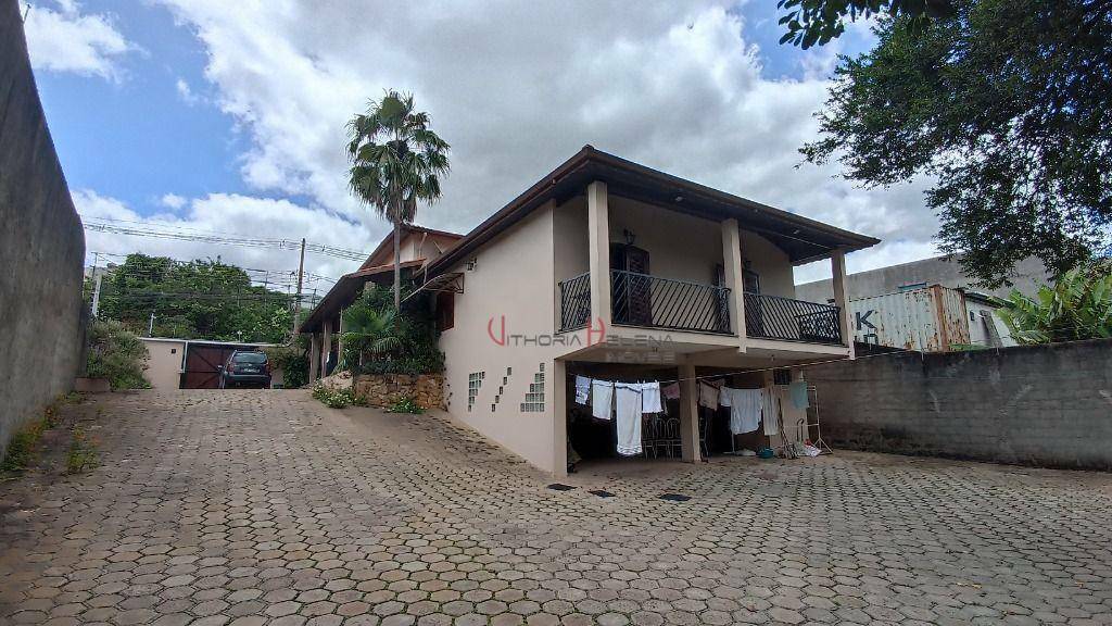 Casa para alugar com 3 quartos, 260m² - Foto 4