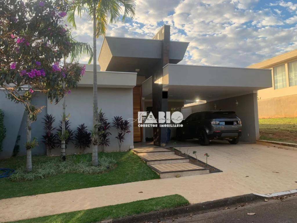 Casa de Condomínio à venda com 4 quartos, 235m² - Foto 1