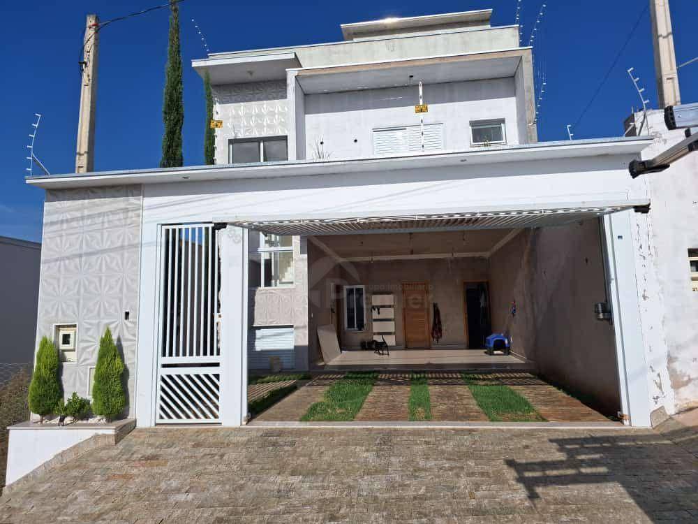 Casa à venda com 4 quartos, 196m² - Foto 1