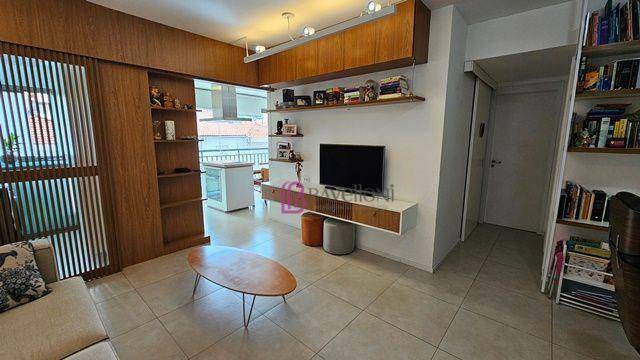 Apartamento à venda com 2 quartos, 67m² - Foto 2