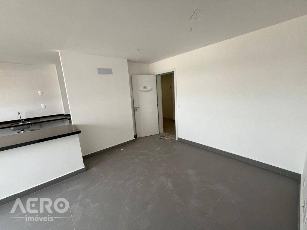 Apartamento à venda com 2 quartos, 64m² - Foto 10