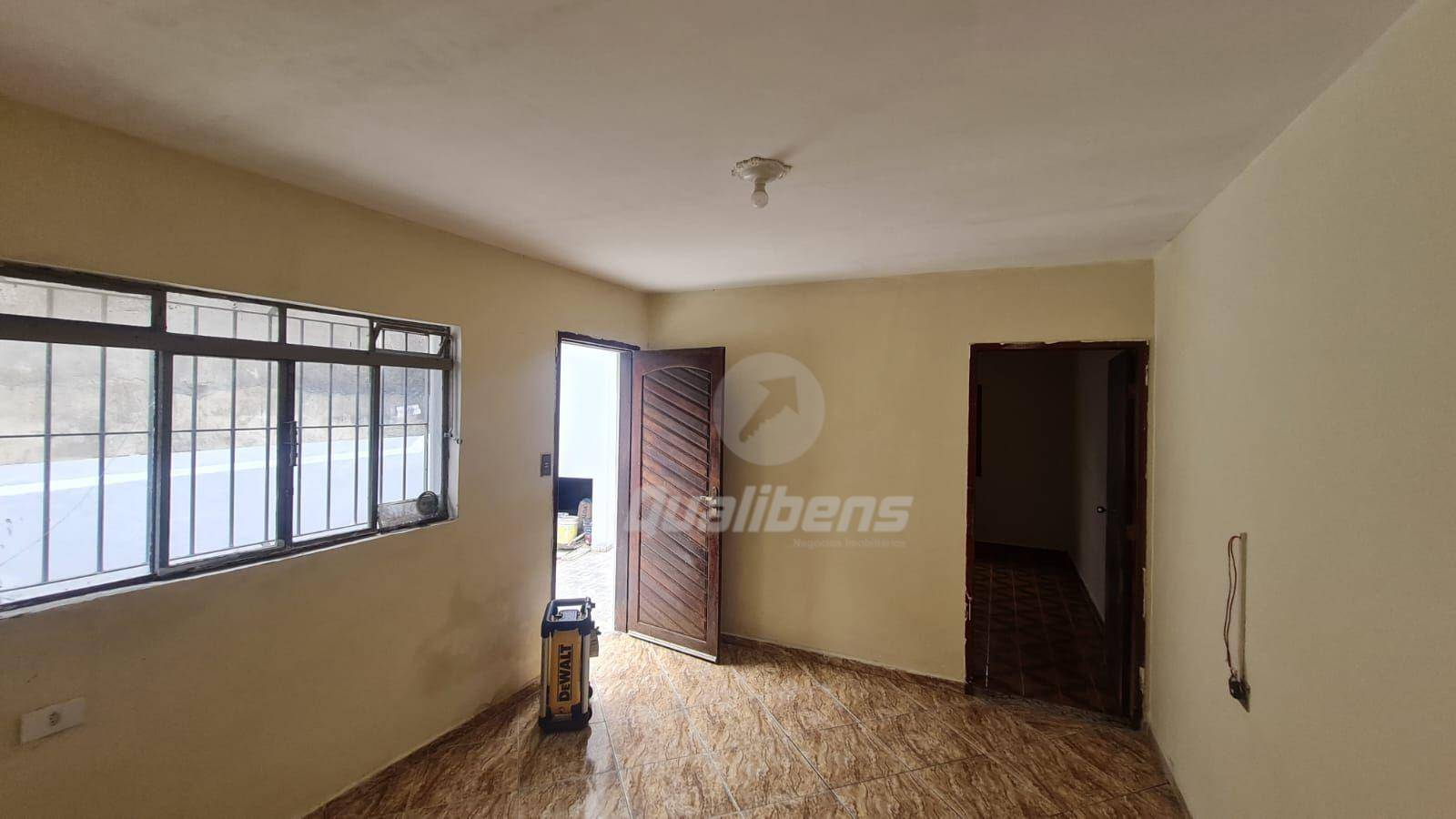 Casa à venda com 3 quartos, 180m² - Foto 2