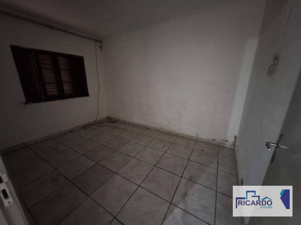 Casa para alugar com 2 quartos, 130m² - Foto 4