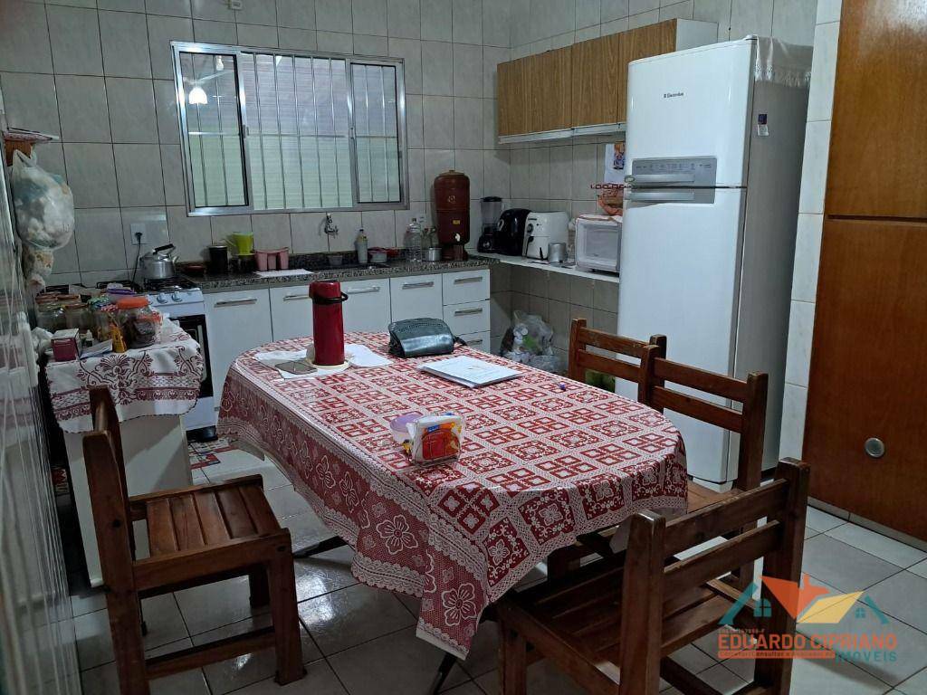 Casa à venda com 3 quartos, 350m² - Foto 3