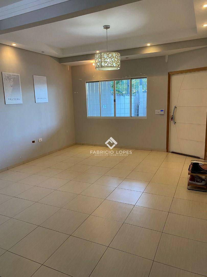 Casa à venda com 4 quartos, 222m² - Foto 1