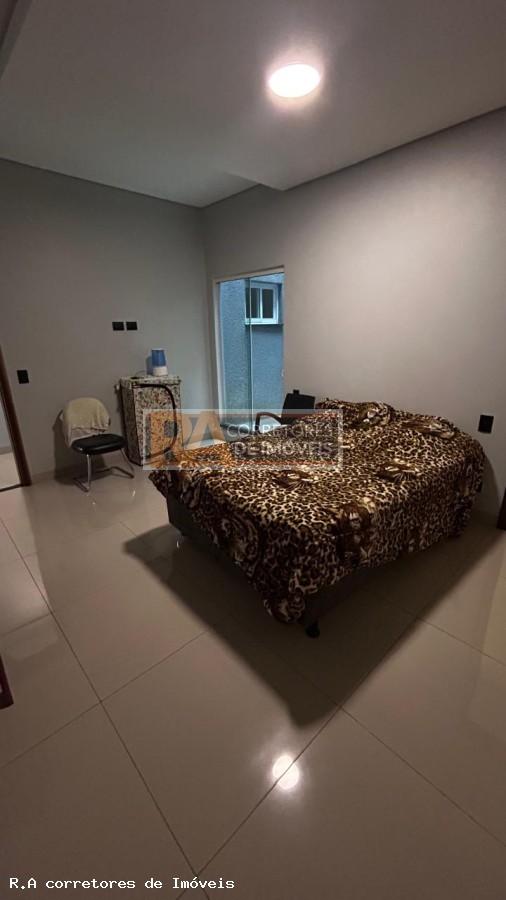 Casa à venda com 3 quartos, 300m² - Foto 17